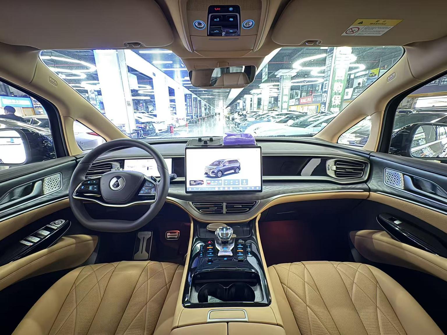 Denza D9 test – luksusowy chiński van premium z napędem plug-in hybrid 4WD i systemem DiPilot